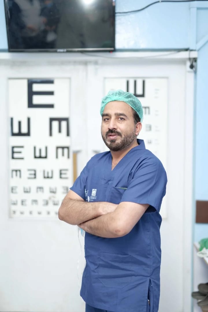 Dr. Shamshad Ali eye surgeon in his Lahore clinic